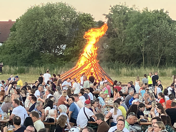 Sonnwendfeuer Perlach 2025 (©Foto: Marikka-Laila Maisel) 